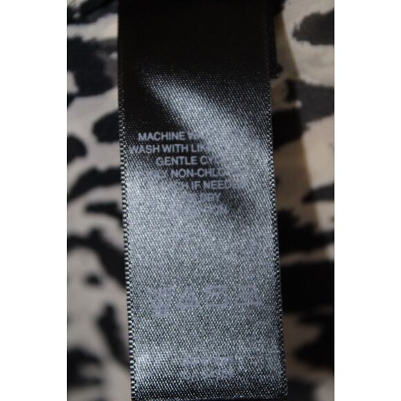 Kenneth Cole Women’s Blouse faux wrap animal print gray V-neck Size M - Picture 10 of 10